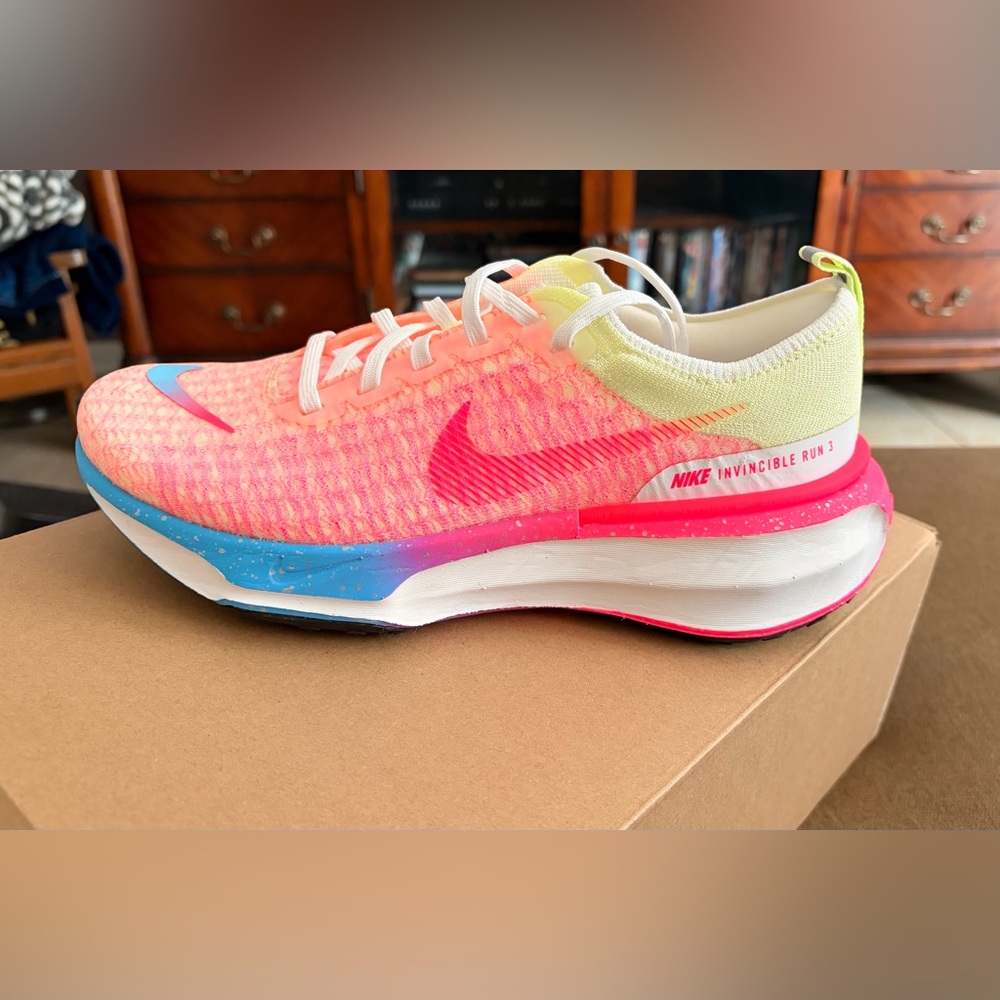 Nike Women's Invisible Run 3
